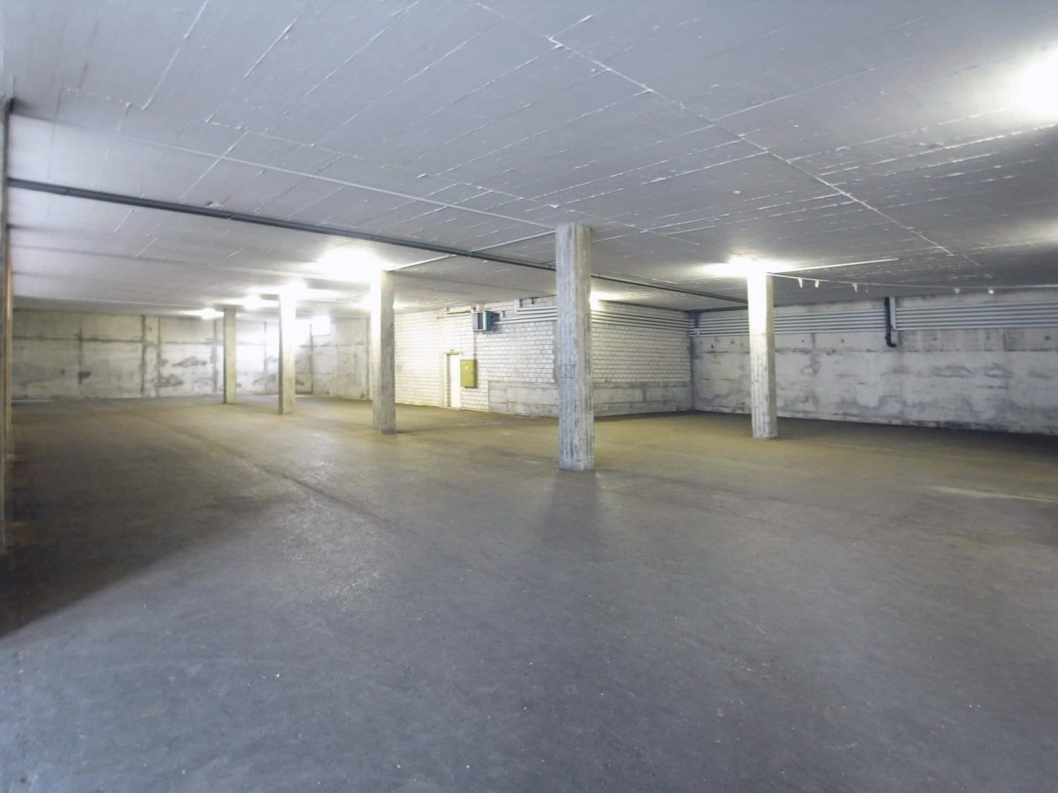 Halle 684 m2 Trainingsbereich, 54 m2 Office